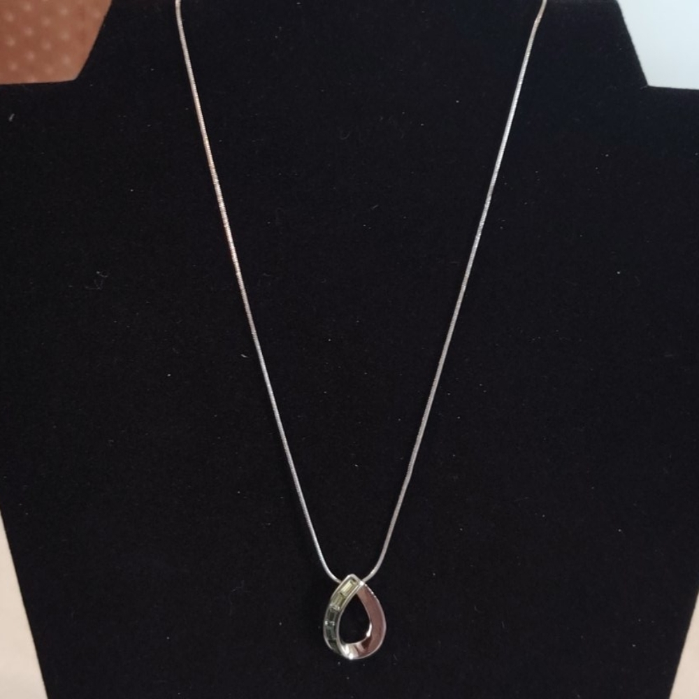 NWOT Lia Sophia Teardrop Silver Necklace